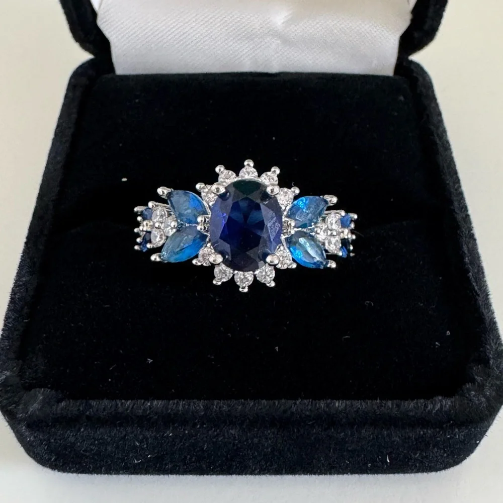 Elegant Blue & Clear Crystal Costume Cocktail Ring Silver Tone Statement Size 7